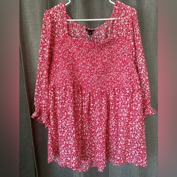 TORRID   Chiffon Ruched Floral Print Pink and white  Top Size 3 - Picture 1 of 4
